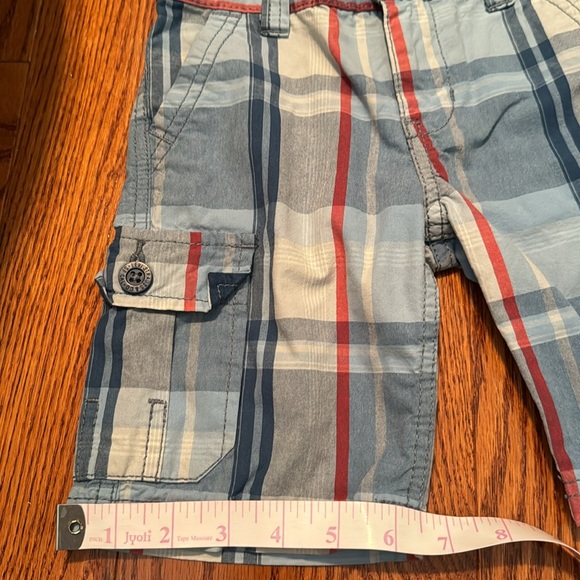 EUC Levi’s Cargo Shorts 3T - Picture 8 of 8